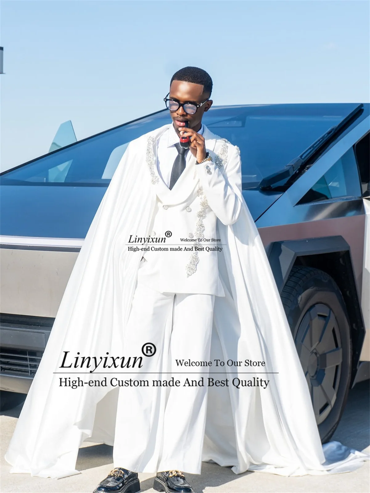 Sparkly Crystals Diamond Tuxedo With Cape Men Suit Customized Groom Party Male Blazers Fashion Wedding Man Party Costume Homme
Sparkly Crystals Diamond Tuxedo With Cape Men Suit Customized Groom Party Male Blazers Fashion Wedding Man Party Costume Homme