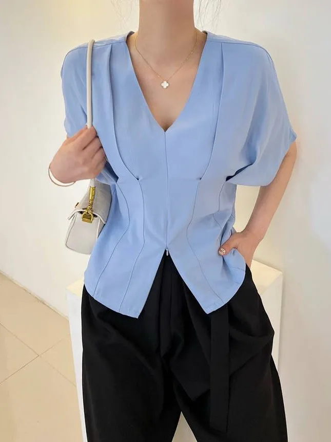 Elegant Blue Shirt Women's Summer Slim Fit V-Neck Fashion Pleated Design Short Sleeve Top Korean Style Batwing Sleeve Shirt
Elegant Blue Shirt Women's Summer Slim Fit V-Neck Fashion Pleated Design Short Sleeve Top Korean Style Batwing Sleeve Shirt