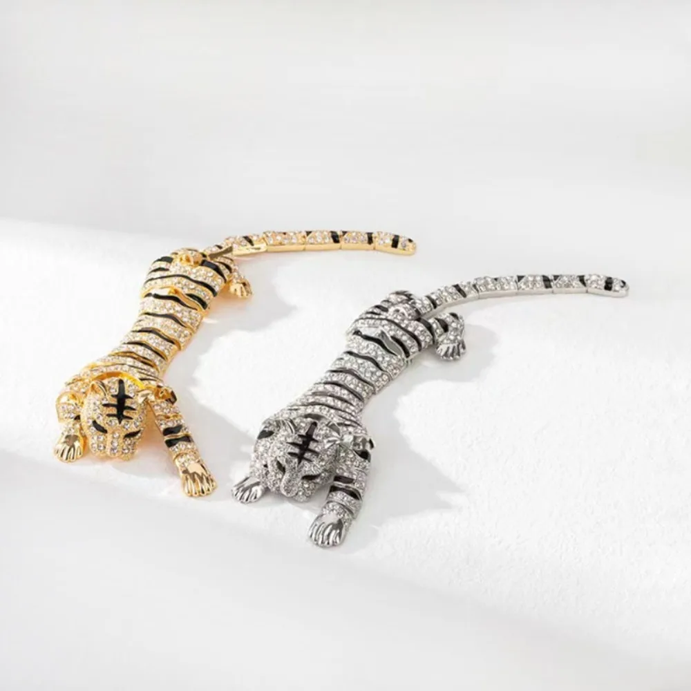 Large Tiger Shoulder Decor Brooches New Tiger Shaped Alloy Zircon Brooch Pins Good Gift Rhinestones Tiger Brooches Women
Large Tiger Shoulder Decor Brooches New Tiger Shaped Alloy Zircon Brooch Pins Good Gift Rhinestones Tiger Brooches Women