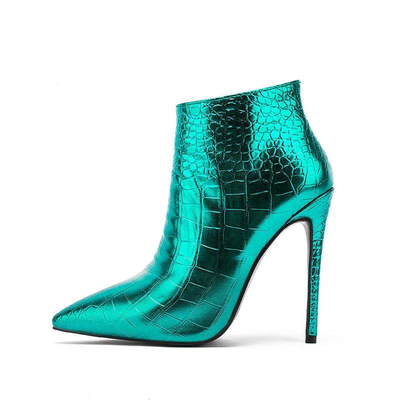 Arden Furtado 2024 Metal embossed leather Short boots Pointed toe Side zipper Super high heel Modern boots Extra large size
Arden Furtado 2024 Metal embossed leather Short boots Pointed toe Side zipper Super high heel Modern boots Extra large size