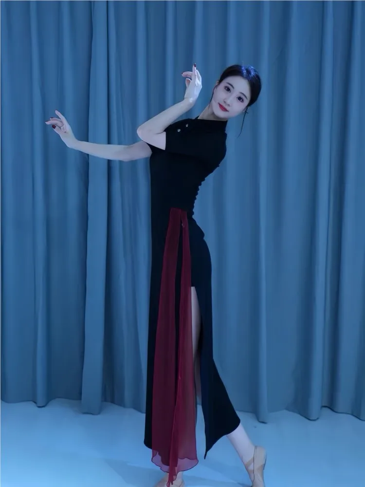 The classical dance elastic new Chinese-style body rhythm cheongsam can be worn daily as an adult knitted Chinese practice suit
The classical dance elastic new Chinese-style body rhythm cheongsam can be worn daily as an adult knitted Chinese practice suit
