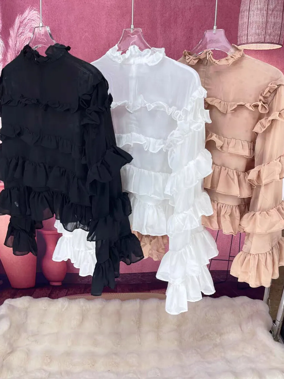 Black Chiffon Blouse Women's Spring Summer Double Layer Lace Light through Shirt Korean Style Loose Fit Long Sleeve
Black Chiffon Blouse Women's Spring Summer Double Layer Lace Light through Shirt Korean Style Loose Fit Long Sleeve