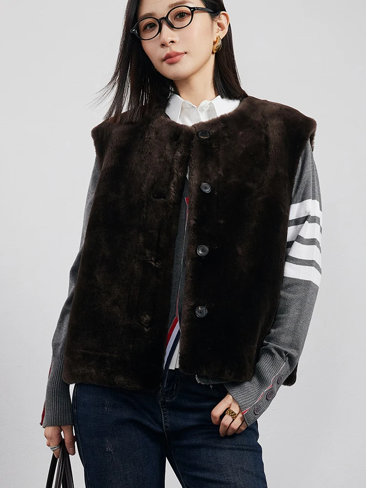 High-end Luxury Natural Lamb Fur Sleeveless Vest Jackets for Women 2026 Simple O-neck Short Winter Genuine Leather Real Fur Coat
High-end Luxury Natural Lamb Fur Sleeveless Vest Jackets for Women 2026 Simple O-neck Short Winter Genuine Leather Real Fur Coat