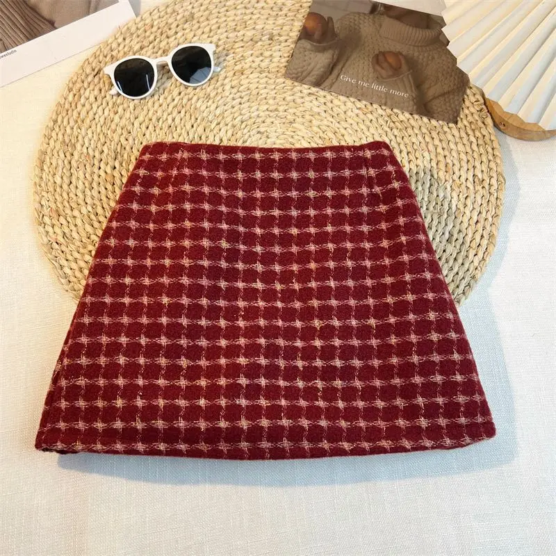 Детские юбки в клетку для девочек, новинка 2026 года, повседневные бархатные юбки для детей, осенне-зимняя хлопковая одежда, юбки с высокой талией на резинке
Детские юбки в клетку для девочек, новинка 2026 года, повседневные бархатные юбки для детей, осенне-зимняя хлопковая одежда, юбки с высокой талией на резинке