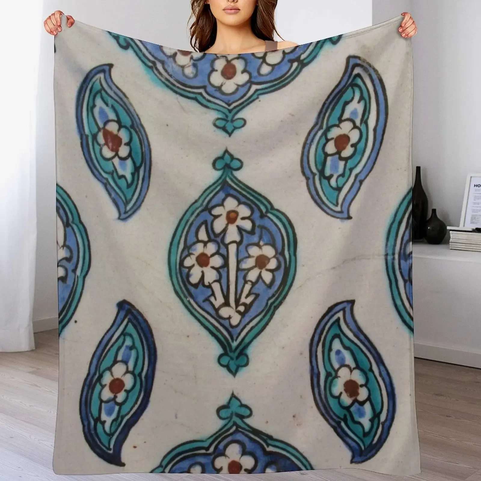 Turkish Ottoman design, Iznik Ceramic Tile Throw Blanket Elegant Warm Throw Blanket for Hotel Home
Turkish Ottoman design, Iznik Ceramic Tile Throw Blanket Elegant Warm Throw Blanket for Hotel Home