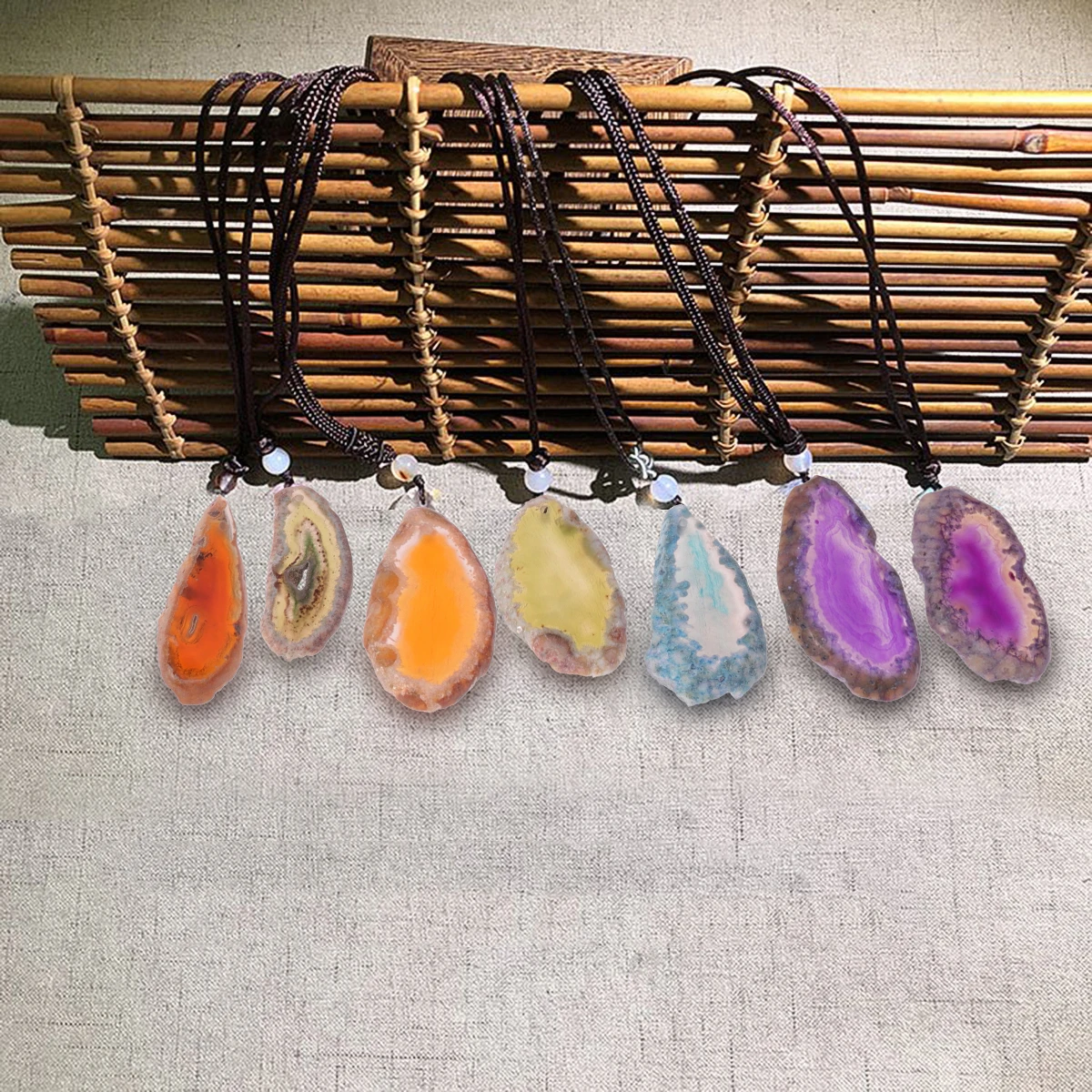20pcs Colorful Agate Slices Natural Gemstone Ornaments Drilled Stones for Jewelry Making Decor Accessories Wedding Theme
20pcs Colorful Agate Slices Natural Gemstone Ornaments Drilled Stones for Jewelry Making Decor Accessories Wedding Theme