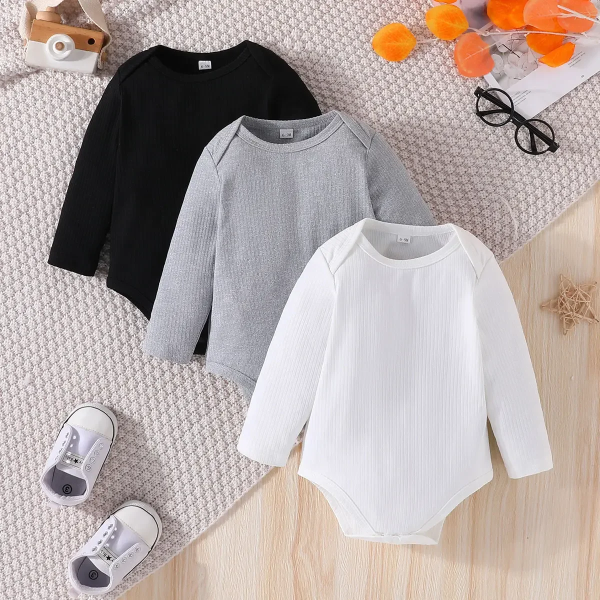 Spring and autumn new baby button triangle clothes Korean version simple solid color long sleeve onesie
Spring and autumn new baby button triangle clothes Korean version simple solid color long sleeve onesie