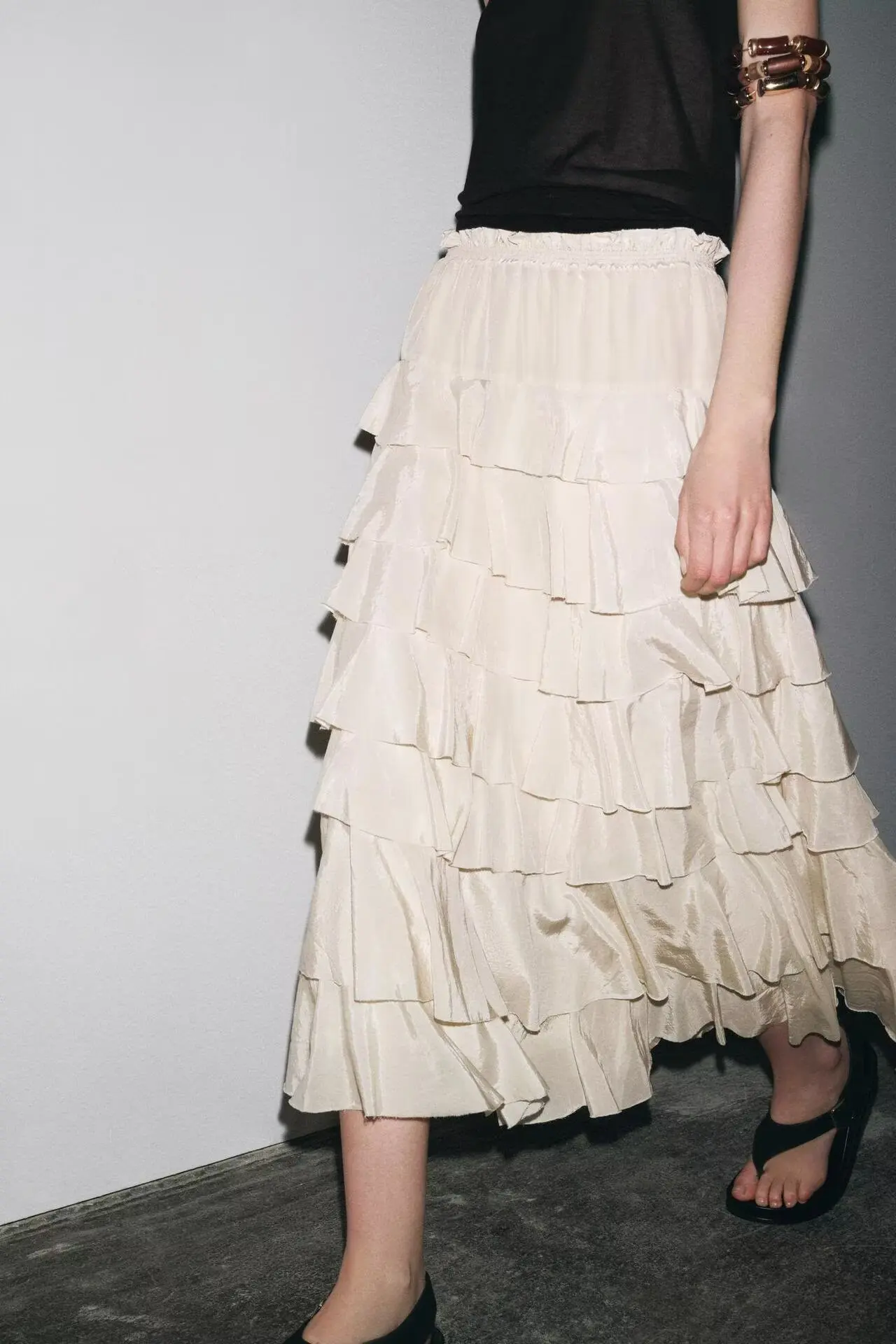 New Fashion Women Sexy Solid Color Tierred Decoration Long Pleated Skirts Spring Summer Casual Elastic Waist High Waist Skirts
New Fashion Women Sexy Solid Color Tierred Decoration Long Pleated Skirts Spring Summer Casual Elastic Waist High Waist Skirts