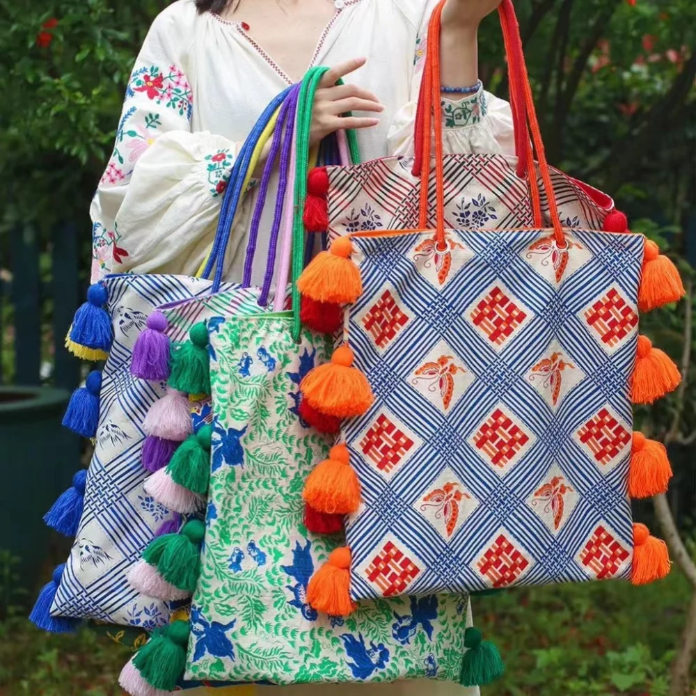 Original Patchwork Women's Bag with Zipper Chinese Style Tassel Eco-friendly Shopping Bag Travel Single Shoulder Canvas Tote Bag
Original Patchwork Women's Bag with Zipper Chinese Style Tassel Eco-friendly Shopping Bag Travel Single Shoulder Canvas Tote Bag