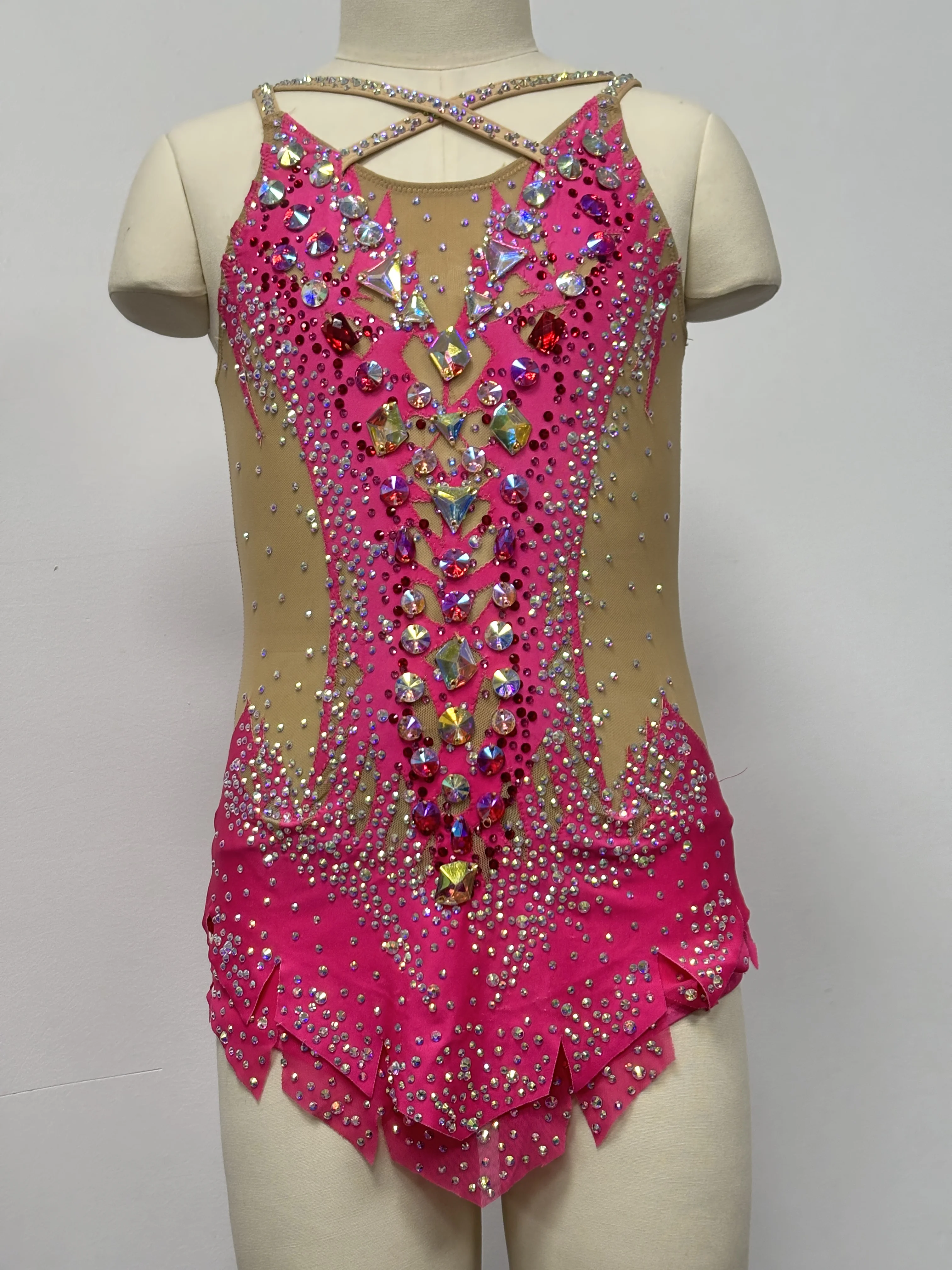 Vibrant Hot Pink Ice Skating Costume Luxury Rhinestone Crisscross Back Sleeveless Competition Dress for Girls Teens
Vibrant Hot Pink Ice Skating Costume Luxury Rhinestone Crisscross Back Sleeveless Competition Dress for Girls Teens