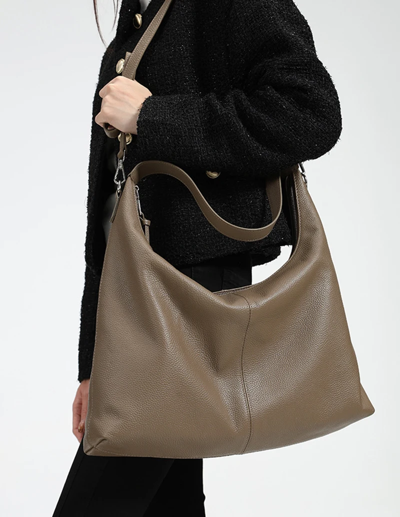 Genuine Leather Tote Bag 2025 New Fashion Large Capacity Women's Single Shoulder Bag Unique Versatile Commuting Handbag
Genuine Leather Tote Bag 2025 New Fashion Large Capacity Women's Single Shoulder Bag Unique Versatile Commuting Handbag