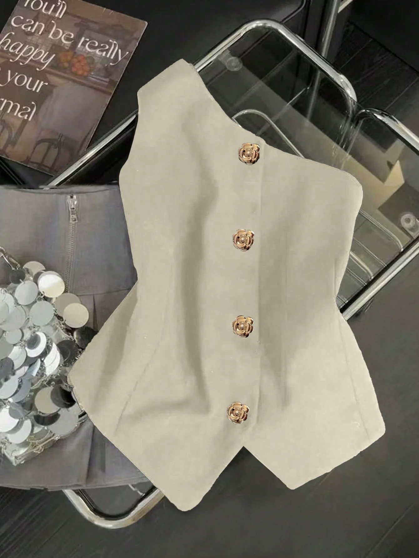 New Women's Solid Color Simple Sleeveless Vest Casual Summer Slim Fit Short Blazer V-neck Gold Button Office Commuter Style Vest
New Women's Solid Color Simple Sleeveless Vest Casual Summer Slim Fit Short Blazer V-neck Gold Button Office Commuter Style Vest