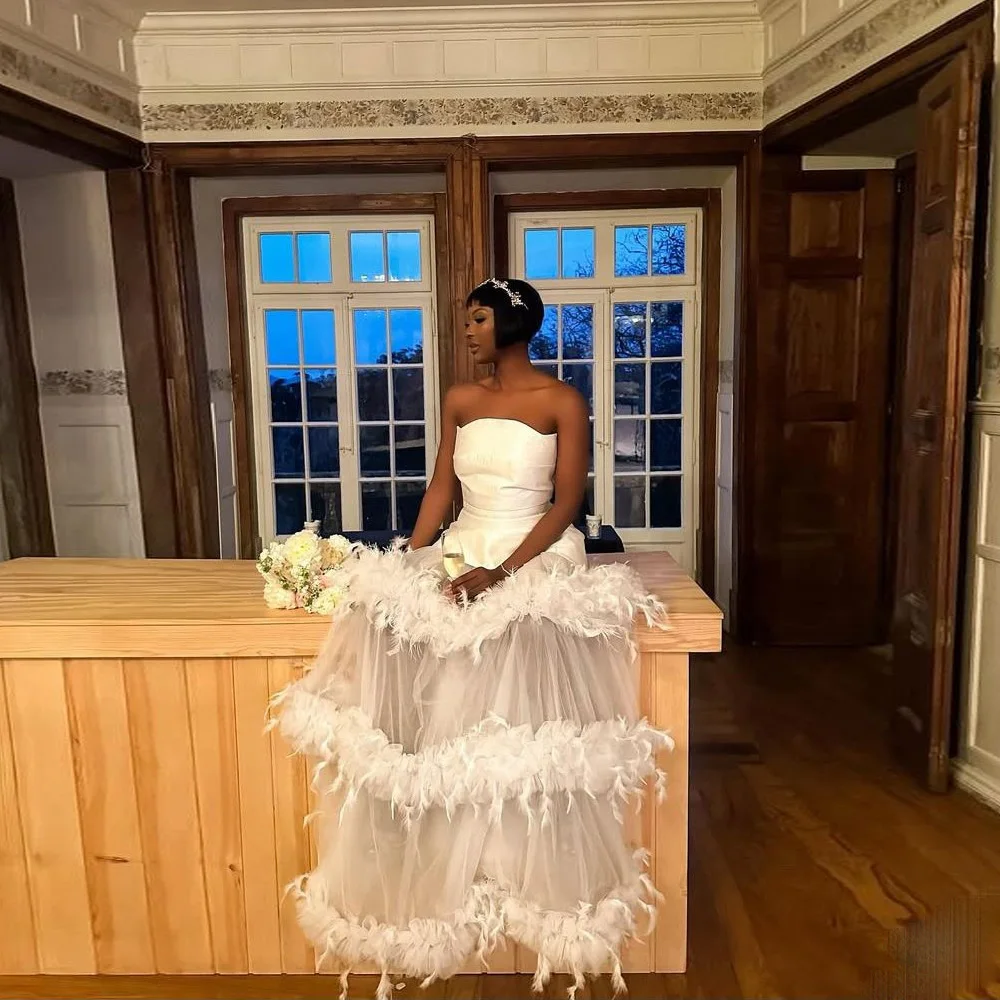 Gorgeous Prom Gown Feather White A Line Strapless Tulle Prom Party Dresses Ostrich Backless Prom Gown Ruffled Layered
Gorgeous Prom Gown Feather White A Line Strapless Tulle Prom Party Dresses Ostrich Backless Prom Gown Ruffled Layered