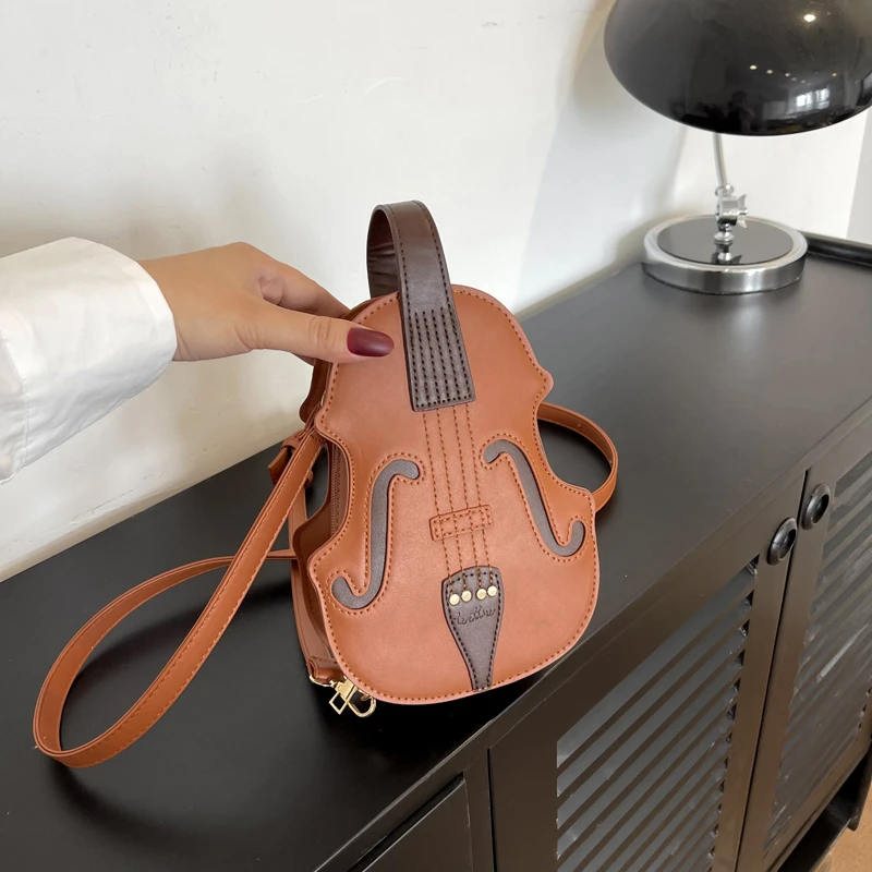 2026 Новые однотонные простые модные универсальные глянцевые сумки на плечо из искусственной кожи большой вместимости, классический стиль, стильный дизайн, сумки-тоут для женщин
2026 Новые однотонные простые модные универсальные глянцевые сумки на плечо из искусственной кожи большой вместимости, классический стиль, стильный дизайн, сумки-тоут для женщин