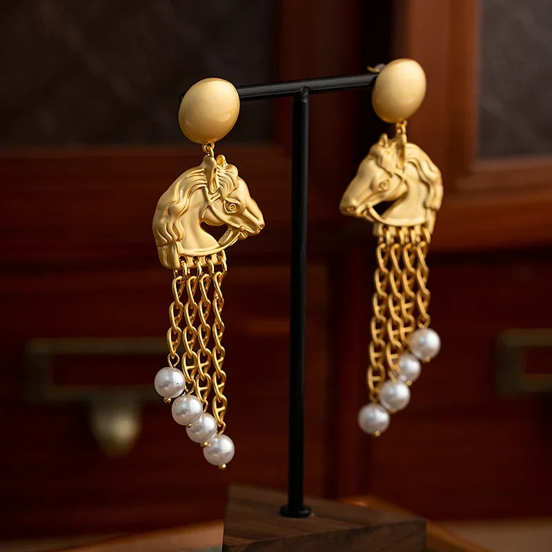 Pearl Tassel Earrings For Women Gloden Retro Horsehead Eardrop Trendy Jewelry Gifts
Pearl Tassel Earrings For Women Gloden Retro Horsehead Eardrop Trendy Jewelry Gifts