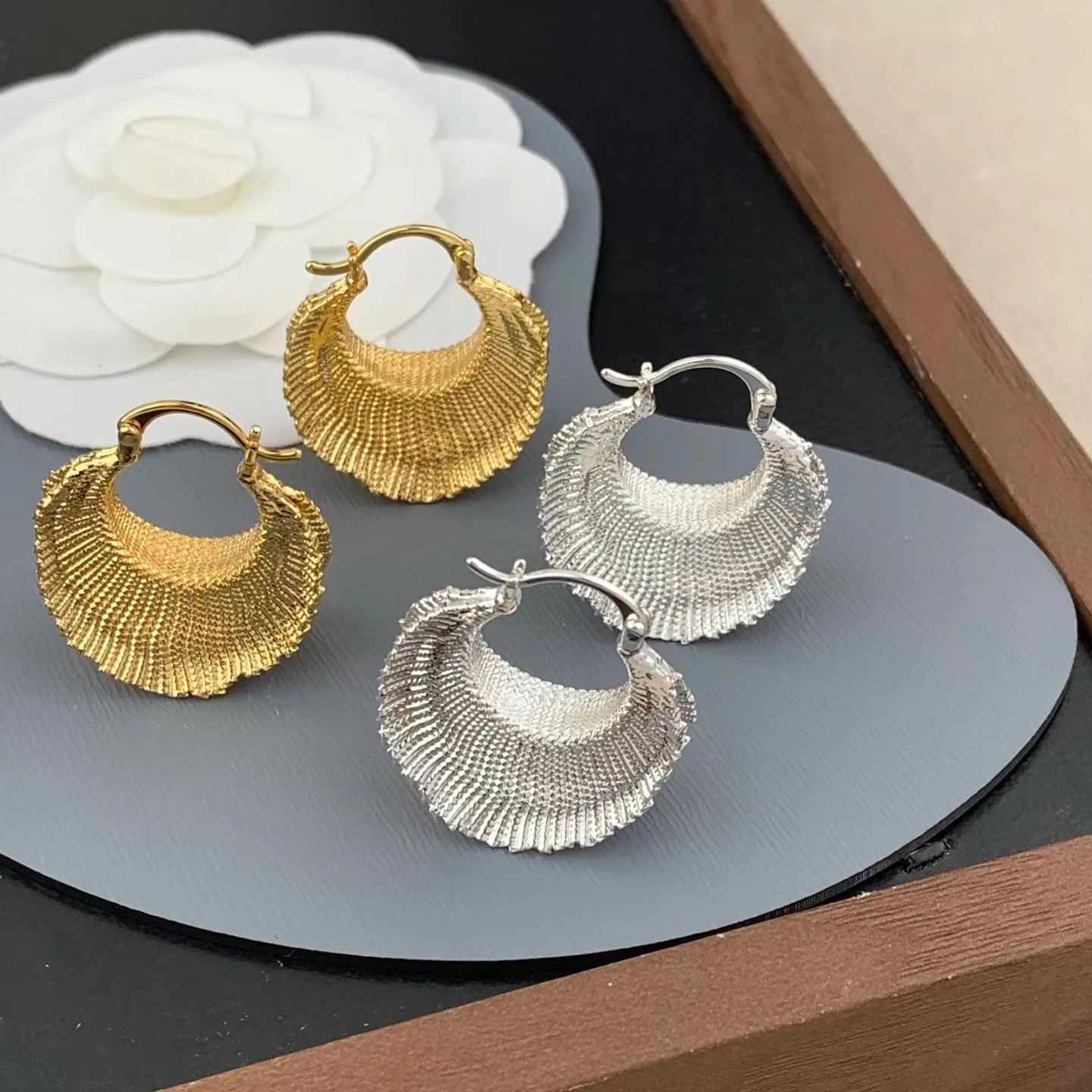 Trendy Vintage Irregular sector shape earrings for women's girl gift Party Jewelry accessory
Trendy Vintage Irregular sector shape earrings for women's girl gift Party Jewelry accessory