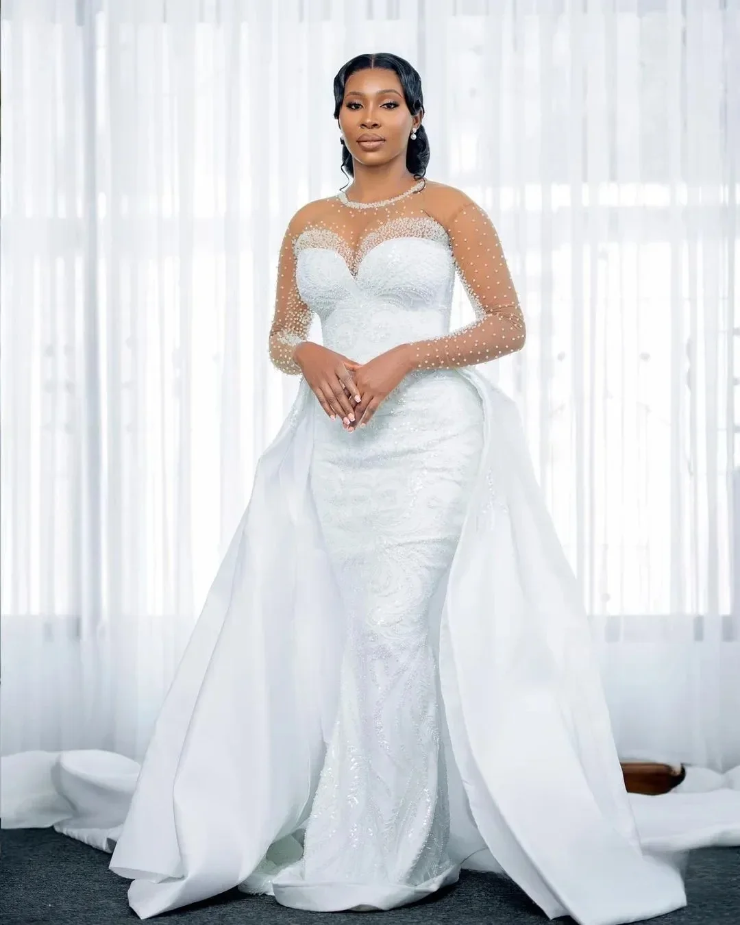 Customized Plus Size African Wedding Dress Bridal Gowns For Bride Detachable Train Sheer Neck Long Sleeves Illusion Nigeria
Customized Plus Size African Wedding Dress Bridal Gowns For Bride Detachable Train Sheer Neck Long Sleeves Illusion Nigeria