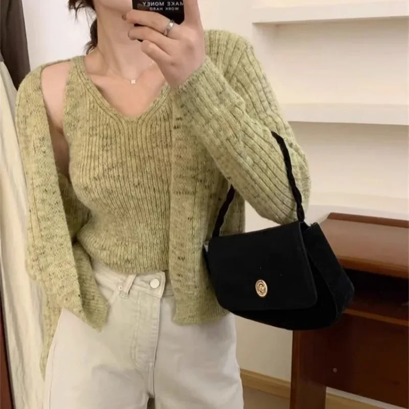 New Early autumn new fashionable sweet colored yarn sweater women's two-piece set 2024 Japanese loose and thin knitted cardigan
New Early autumn new fashionable sweet colored yarn sweater women's two-piece set 2024 Japanese loose and thin knitted cardigan