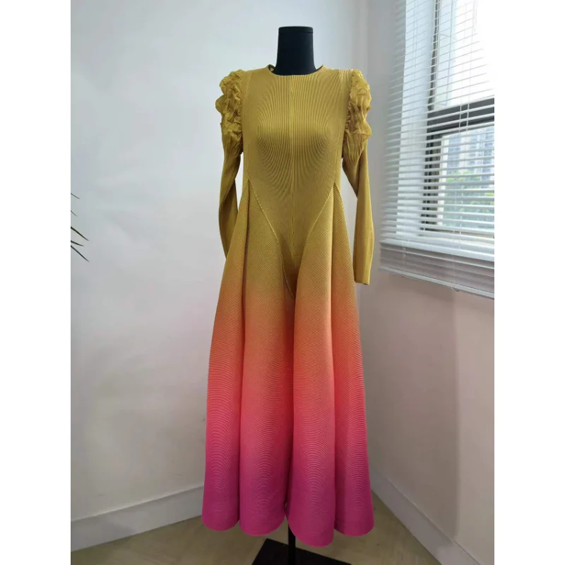 Miyake Pleated Maxi Dress for Women 2023 Summer New Three Quarter Sleeve O-Neck Female Fashion Elegant Evening Dresses Robe
Miyake Pleated Maxi Dress for Women 2023 Summer New Three Quarter Sleeve O-Neck Female Fashion Elegant Evening Dresses Robe