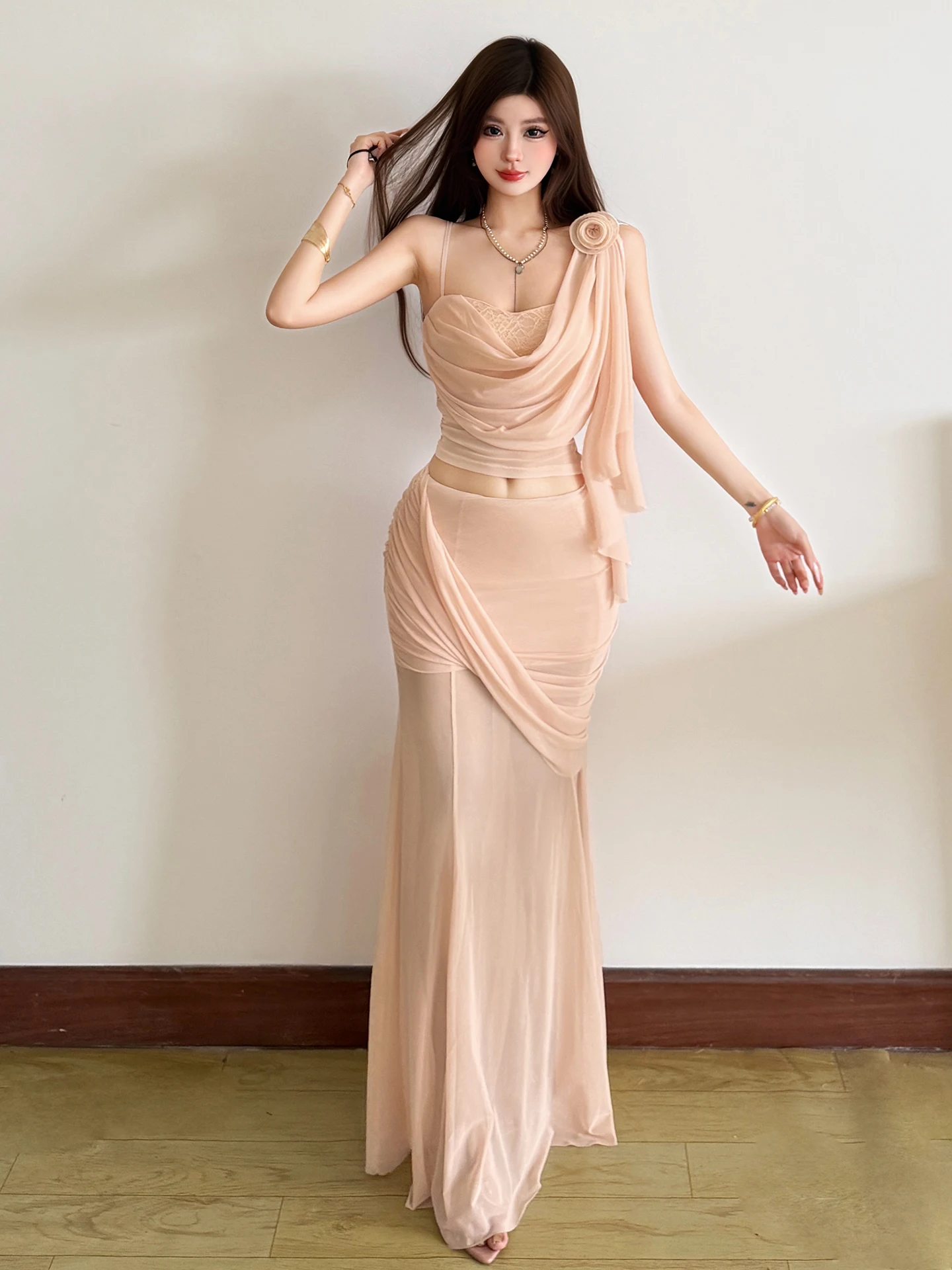 WEIRD PUSS Mallorca Island Gentle Breeze Rose Embellished Knot Halter Neck Skirt Set Women Summer Fashion Outfit
WEIRD PUSS Mallorca Island Gentle Breeze Rose Embellished Knot Halter Neck Skirt Set Women Summer Fashion Outfit