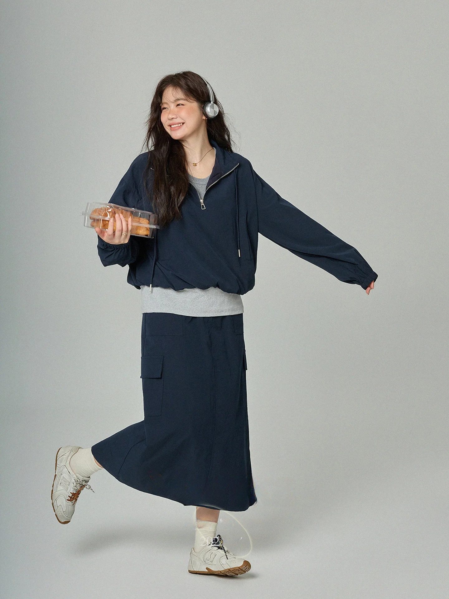 Женский комплект спортивной одежды больших размеров с воротником-стойкой, длинный све, свободный крой, утягивающий костюм из двух предметов, осенняя модная повседневная одежда
Женский комплект спортивной одежды больших размеров с воротником-стойкой, длинный све, свободный крой, утягивающий костюм из двух предметов, осенняя модная повседневная одежда