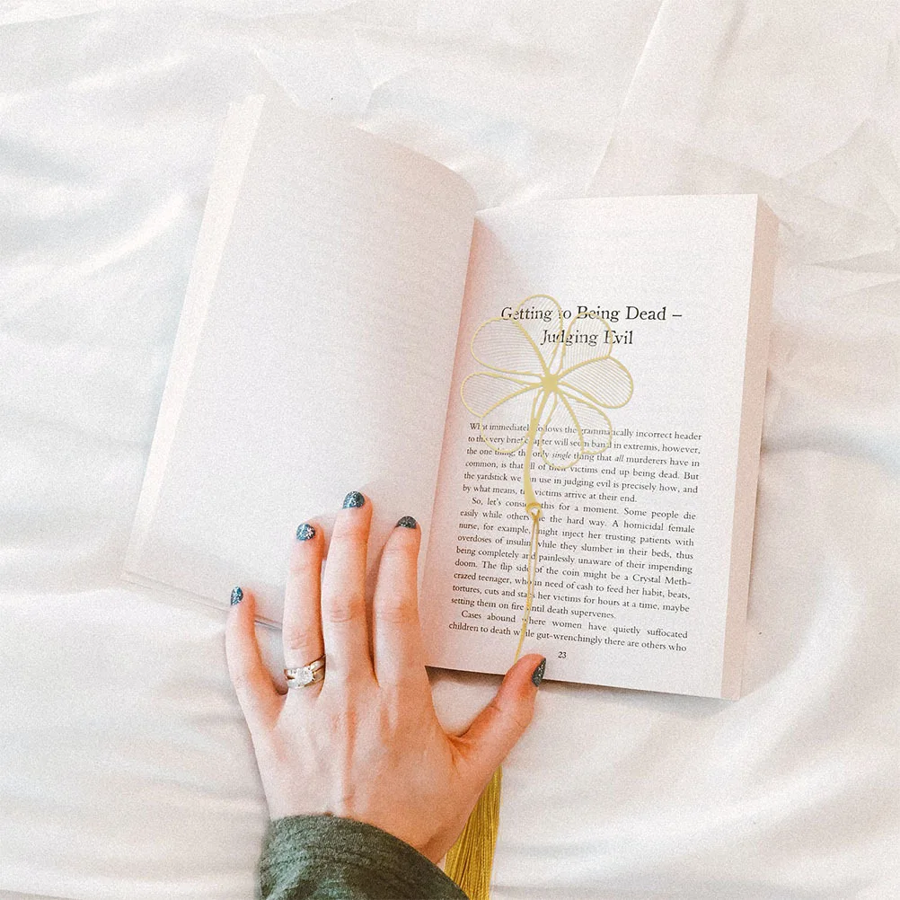 4Pcs Metal Leaf Bookmarks Decorative Page Markers Brass Reading Gifts Book Accessories for Readers Leaf Shaped Bookmarks 
4Pcs Metal Leaf Bookmarks Decorative Page Markers Brass Reading Gifts Book Accessories for Readers Leaf Shaped Bookmarks