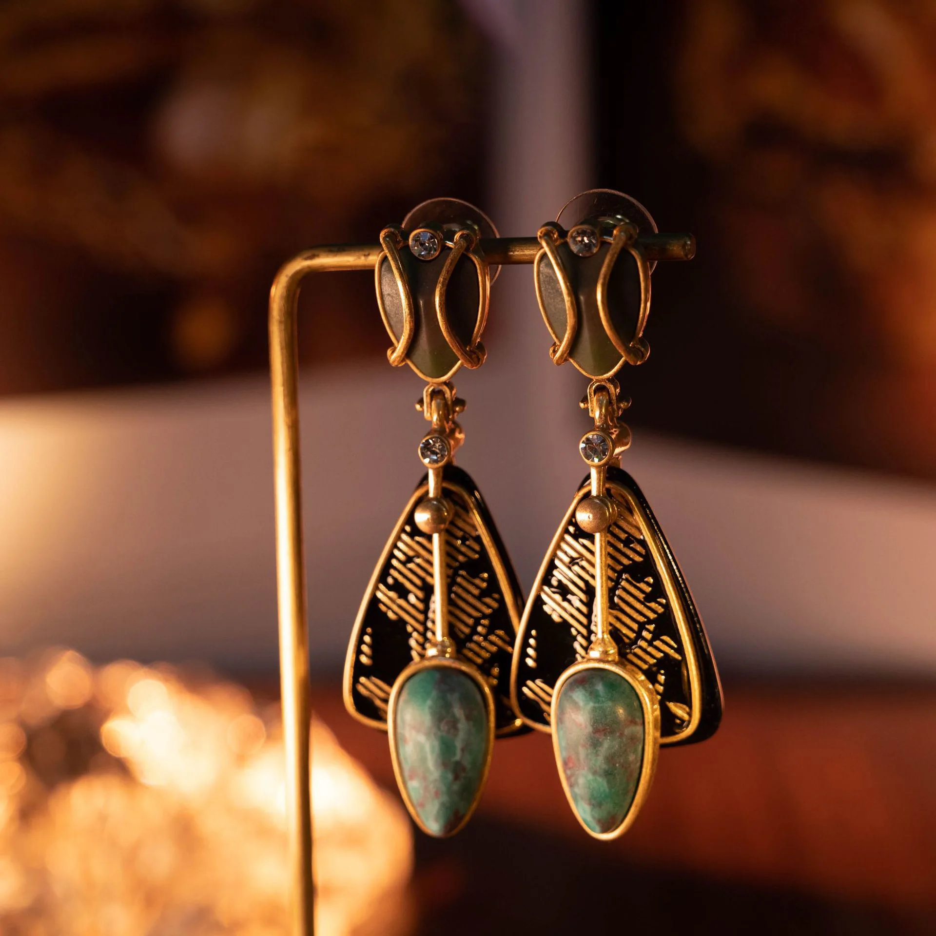 Medieval vintage gold-plated natural stone unique design earrings for women jewlry whosale
Medieval vintage gold-plated natural stone unique design earrings for women jewlry whosale