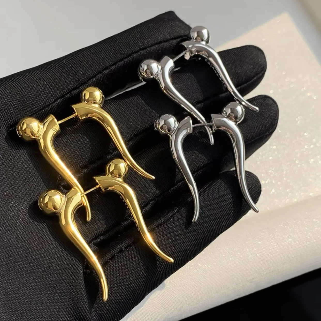 Luxury Punk Hiphop Stainless Steel Nail Ear Stud Drop Earrings Cold Wind Exaggerated Cool Ear Cuff Earring Accessories Jewelry
Luxury Punk Hiphop Stainless Steel Nail Ear Stud Drop Earrings Cold Wind Exaggerated Cool Ear Cuff Earring Accessories Jewelry
