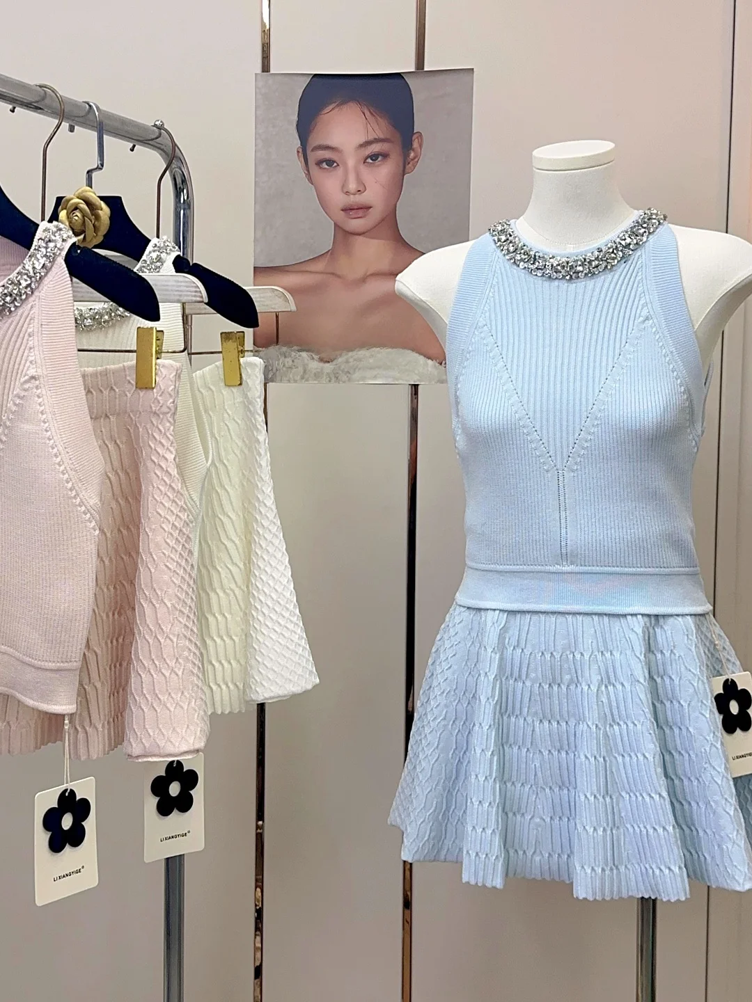 LXYG Heavy Duty Diamond Embedded High Waist Knitted Vest Top And Half Skirt Summer Beautiful Set Women's Fashion Ensemble
LXYG Heavy Duty Diamond Embedded High Waist Knitted Vest Top And Half Skirt Summer Beautiful Set Women's Fashion Ensemble