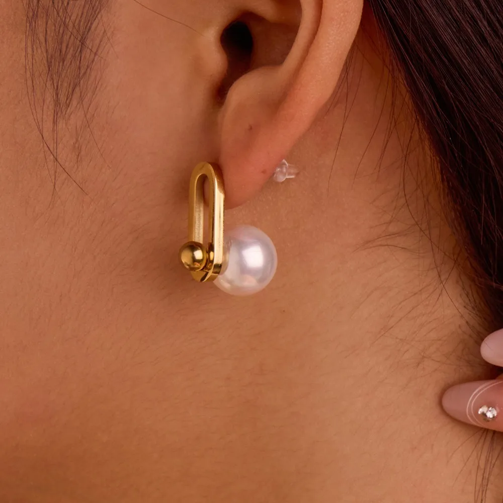 Sliding 2Pc Stainless Steel Faux Pearl Stud Earrings, Luxurious Yet Simple, Perfect for Women to Wear to Banquets.
Sliding 2Pc Stainless Steel Faux Pearl Stud Earrings, Luxurious Yet Simple, Perfect for Women to Wear to Banquets.