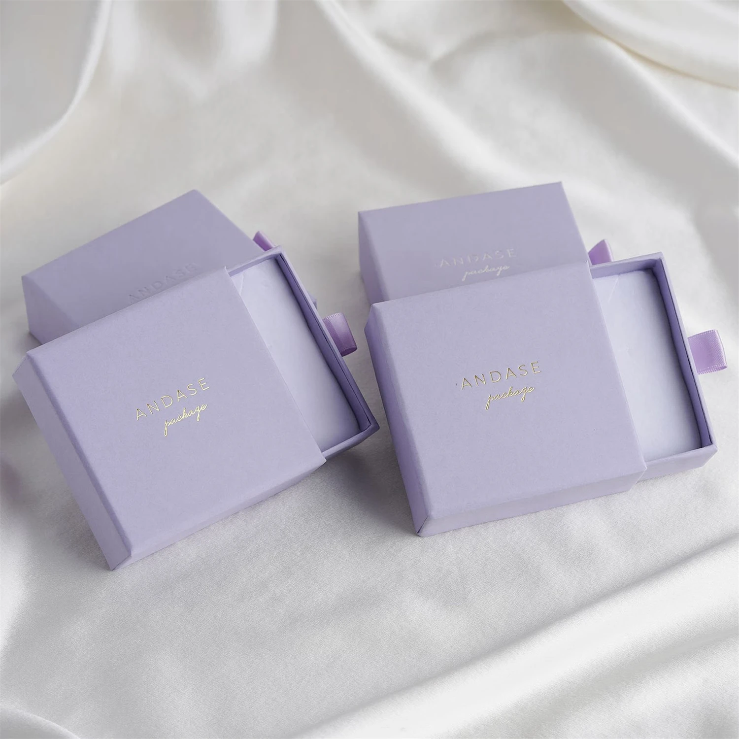 20pcs 9*9*3.5cm Paper box multiple colors custom jewelry box personalized logo necklace earrings ring jewelry packaging box bulk
20pcs 9*9*3.5cm Paper box multiple colors custom jewelry box personalized logo necklace earrings ring jewelry packaging box bulk