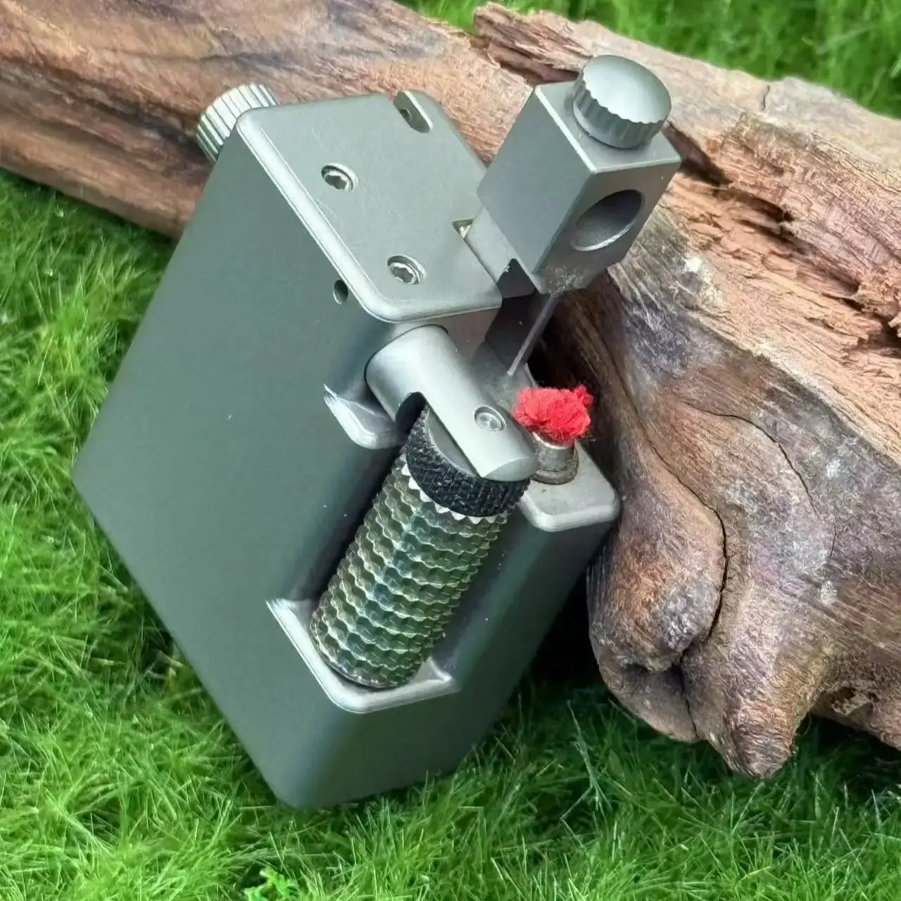 Full Titanium Small Cube Portable Mini Fuel Kerosene Lighter - Exquisite Creative Collectible Keychain
Full Titanium Small Cube Portable Mini Fuel Kerosene Lighter - Exquisite Creative Collectible Keychain
