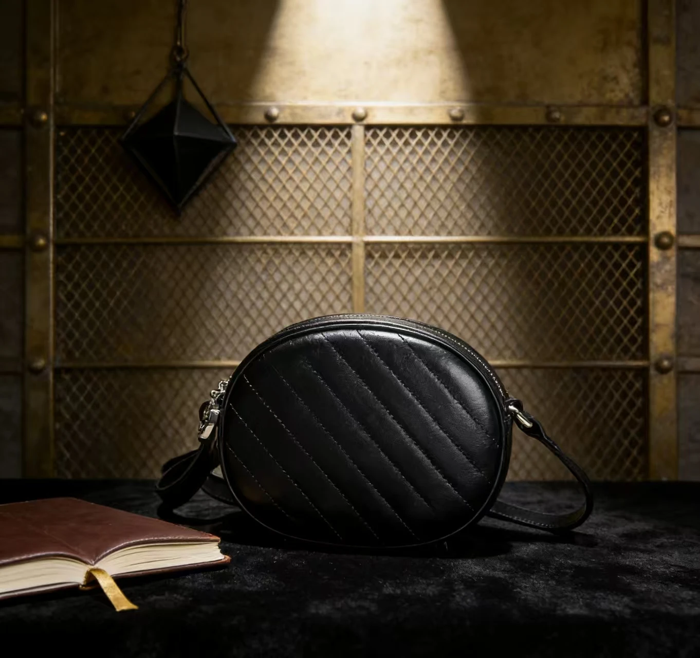 Модная женская сумка через плечо с вышивкой, однотонная маленькая круглая сумка с ромбовидной сеткой, кошелек в городском минималистском стиле
Модная женская сумка через плечо с вышивкой, однотонная маленькая круглая сумка с ромбовидной сеткой, кошелек в городском минималистском стиле