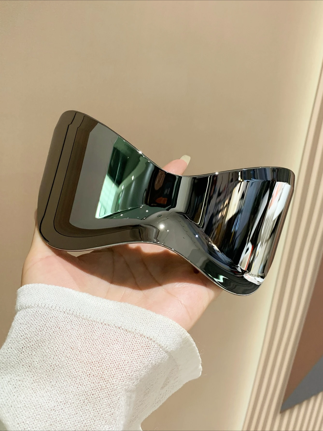 Frameless mercury-colored sunglasses for men and women, suitable for outdoor cycling, sports, mountain climbing and skiing.
Frameless mercury-colored sunglasses for men and women, suitable for outdoor cycling, sports, mountain climbing and skiing.