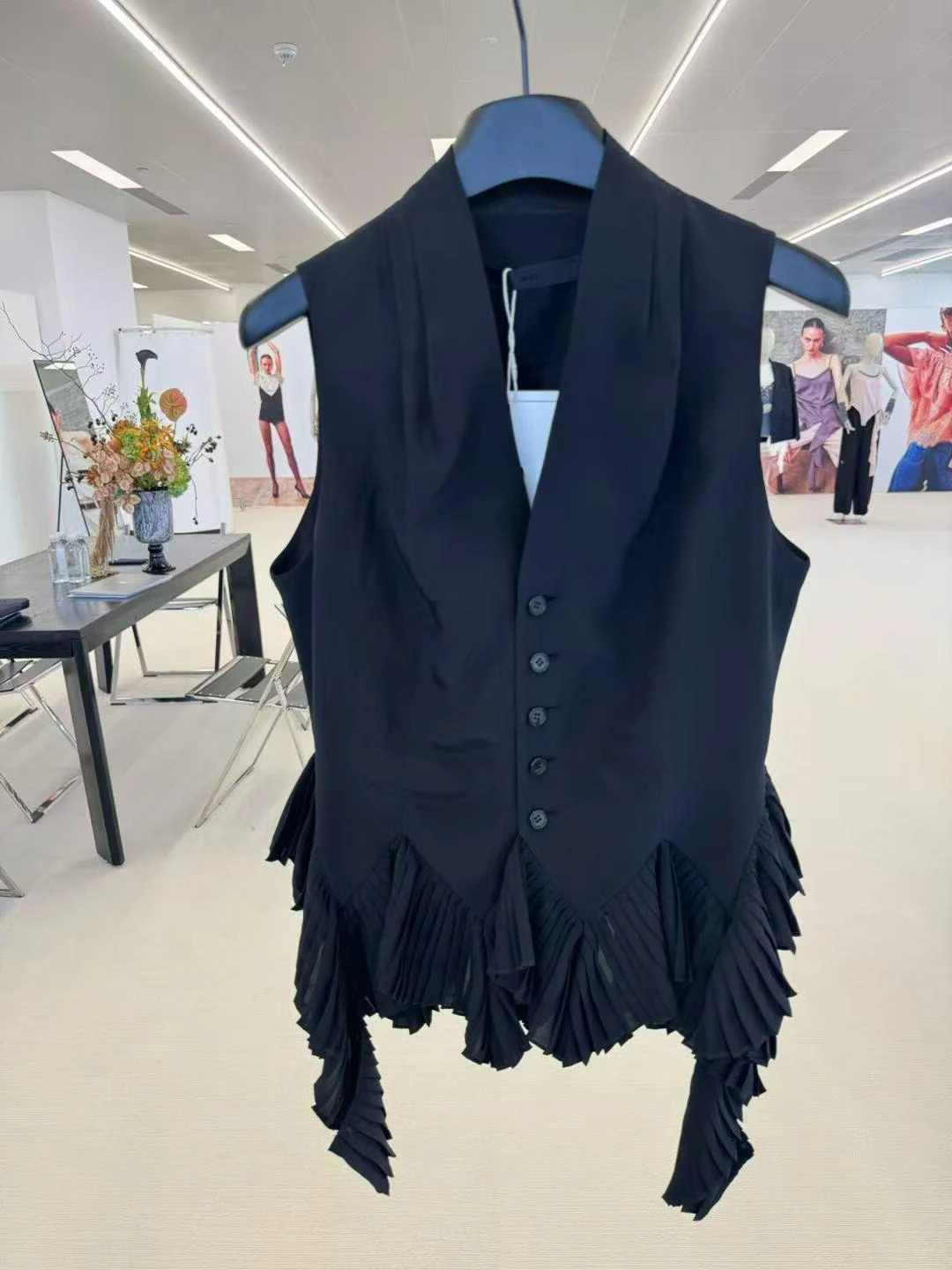 Unique Fashionable Ladies' Suit Vest Stylish Age-Defying Trendy Top Asymmetrical Hemline Backless Polyester Fiber Citywalk Wear
Unique Fashionable Ladies' Suit Vest Stylish Age-Defying Trendy Top Asymmetrical Hemline Backless Polyester Fiber Citywalk Wear