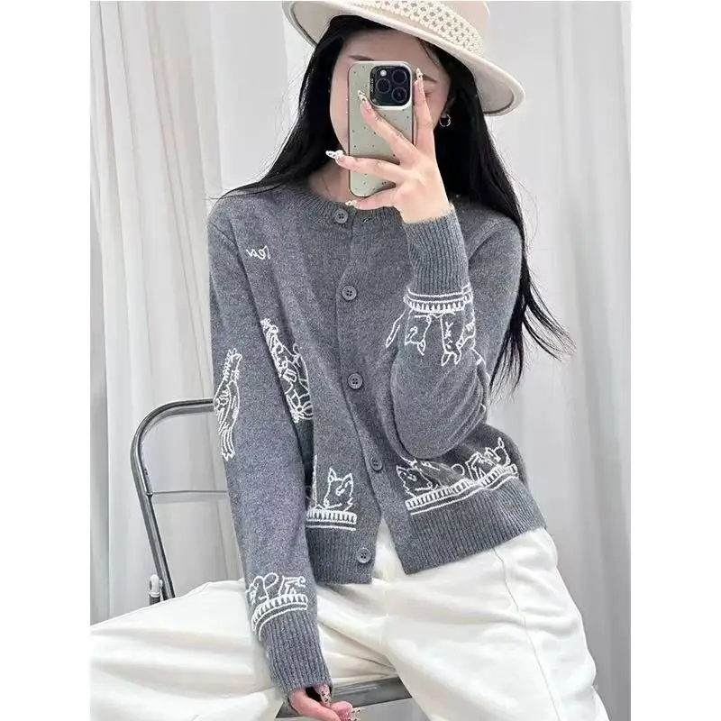 New Fashion Cartoon Embroidery Knitted Cardigan Women Autumn O-neck Long Sleeve Single Breasted Cashmere Sweater Knitwear
New Fashion Cartoon Embroidery Knitted Cardigan Women Autumn O-neck Long Sleeve Single Breasted Cashmere Sweater Knitwear