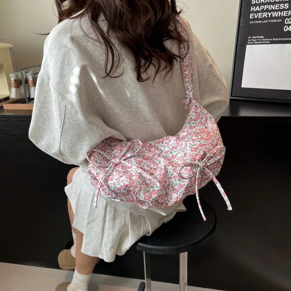 Sweet Floral Pleated Bowknot Underarm Bag Ruffles Large Capacity Tote Bag Commuting Bag Korean Style Casual Crossbody Bags
Sweet Floral Pleated Bowknot Underarm Bag Ruffles Large Capacity Tote Bag Commuting Bag Korean Style Casual Crossbody Bags