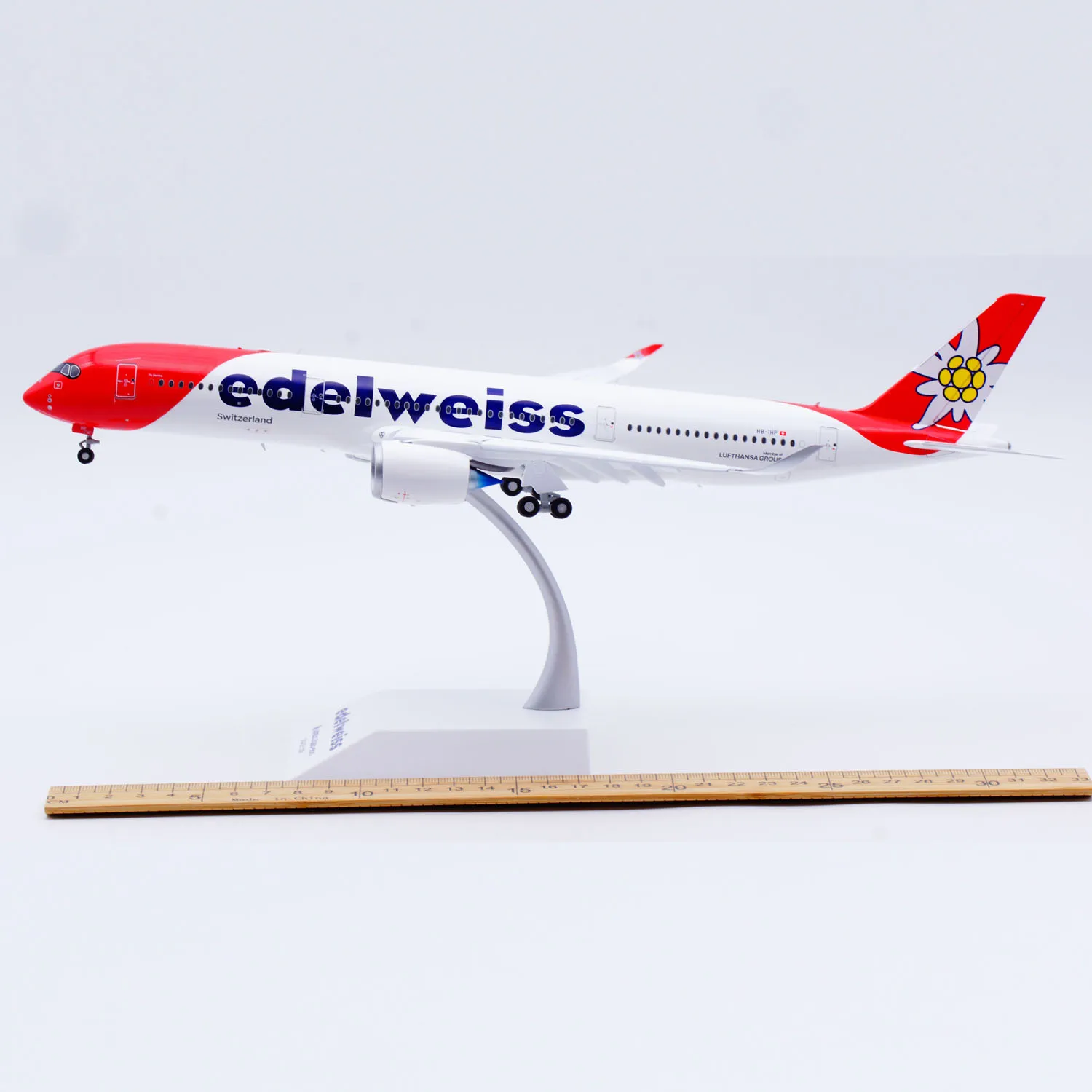 XX20569A Коллекционный самолет из сплава в подарок JC Wings 1:200 Edelweiss Air Airbus A350-900XWB Литая под давлением модель самолета HB-IHF с клапанами вниз
XX20569A Коллекционный самолет из сплава в подарок JC Wings 1:200 Edelweiss Air Airbus A350-900XWB Литая под давлением модель самолета HB-IHF с клапанами вниз