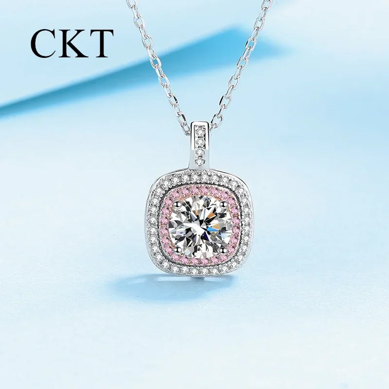 18K White Gold Platinum Pt950 Necklace for Women Rose Gold Inlaid 1 Carat Moissanite Diamonds Chain Fashion Gift Girlfriend
18K White Gold Platinum Pt950 Necklace for Women Rose Gold Inlaid 1 Carat Moissanite Diamonds Chain Fashion Gift Girlfriend