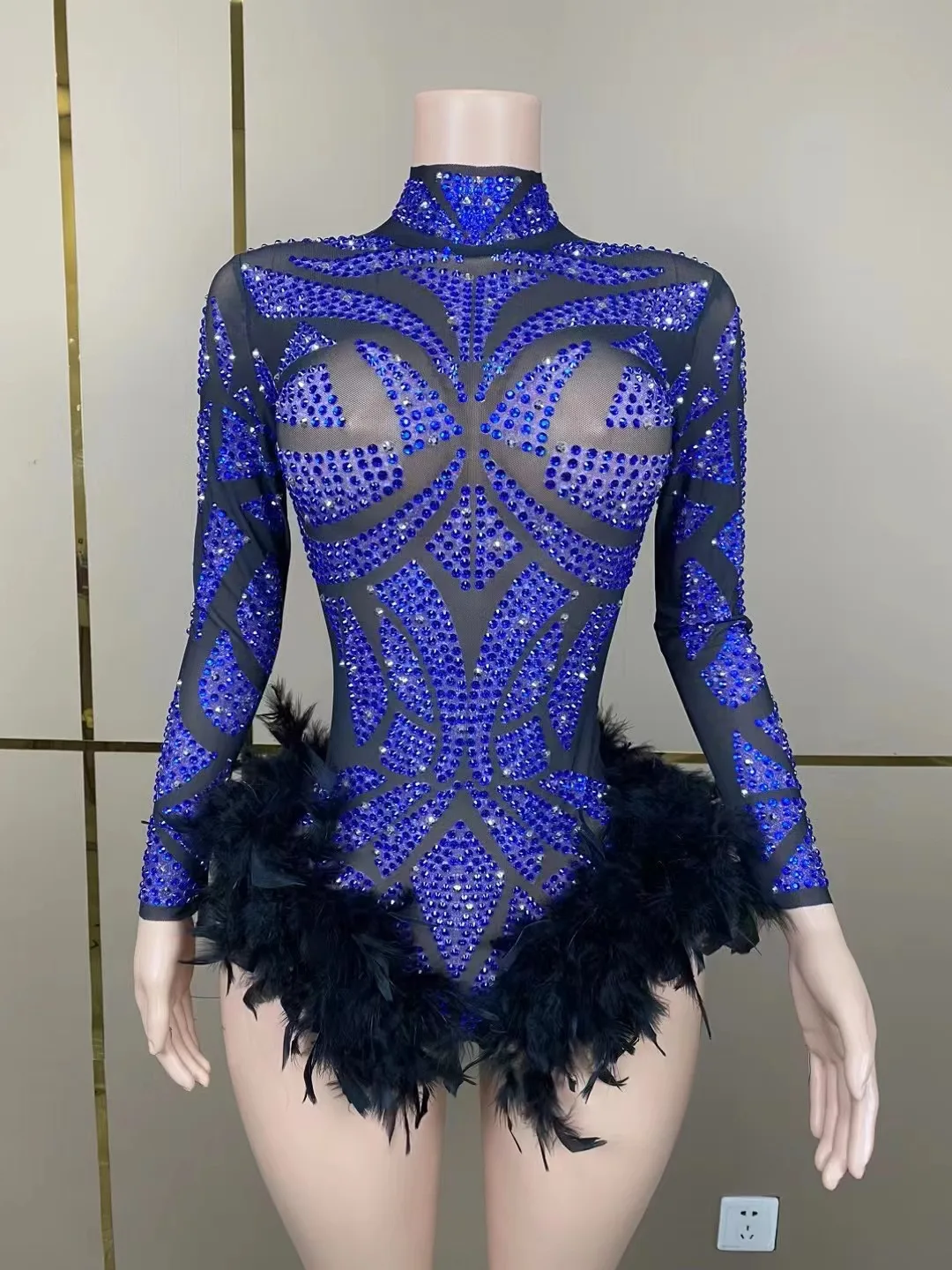 Sexy Perspective Mesh Festival Outfit Blue Rhinestones Feather Bodysuit Women Gogo Dance Costume Dj Ds Drag Queen Wear XS7443
Sexy Perspective Mesh Festival Outfit Blue Rhinestones Feather Bodysuit Women Gogo Dance Costume Dj Ds Drag Queen Wear XS7443