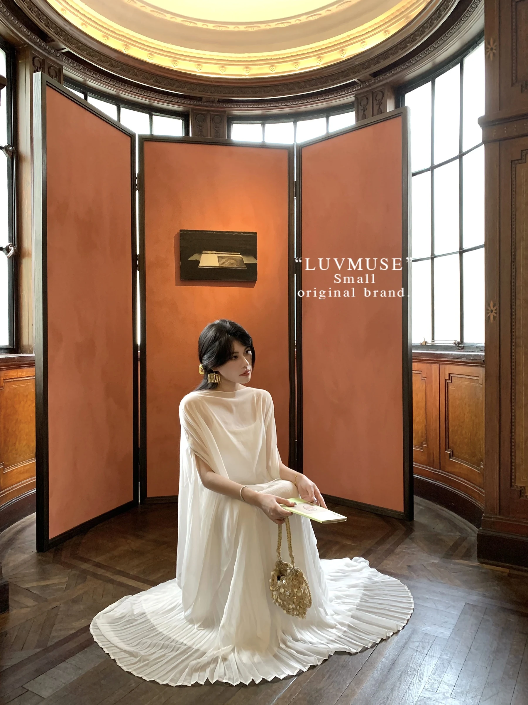 Комплект LuvMuse White Tea Break: Роскошный плиссированный костюм-двойка с юбкой с высокой талией и длинными рукавами для офиса и повседневной носки, летняя коллекция
Комплект LuvMuse White Tea Break: Роскошный плиссированный костюм-двойка с юбкой с высокой талией и длинными рукавами для офиса и повседневной носки, летняя коллекция