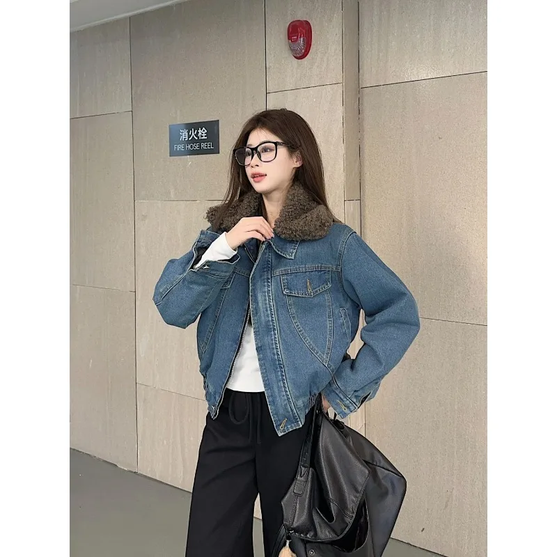 2025 New American Vintage Lapel Spliced Fur Denim Cotton Jacket for Women, Thick and Warm Autumn Winter Coat
2025 New American Vintage Lapel Spliced Fur Denim Cotton Jacket for Women, Thick and Warm Autumn Winter Coat
