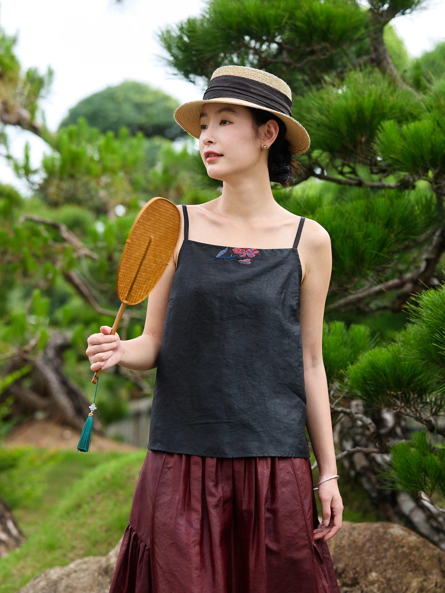 Ji Xiang оригинальный шелковый жилет Power Spin Yucheng с узором в стиле пэчворк, шелковый жилет на бретельках, женский деловой повседневный шелковый топ Faion
Ji Xiang оригинальный шелковый жилет Power Spin Yucheng с узором в стиле пэчворк, шелковый жилет на бретельках, женский деловой повседневный шелковый топ Faion