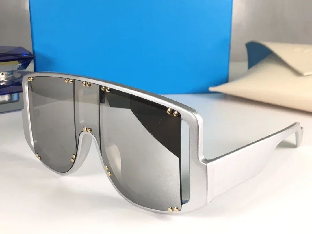 Top High Quality BLOCKT II SIZE 50-19-145 Sunglasses For Men Titanium Style Fashion Design Sunglasses For Womens With Box
Top High Quality BLOCKT II SIZE 50-19-145 Sunglasses For Men Titanium Style Fashion Design Sunglasses For Womens With Box