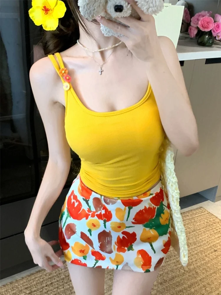 Daisy Flower Embroidered Vest Top Women's Style Double Strap Crop Top with Chest Pad 3D Beads Half Body Sexy Short Skirt
Daisy Flower Embroidered Vest Top Women's Style Double Strap Crop Top with Chest Pad 3D Beads Half Body Sexy Short Skirt