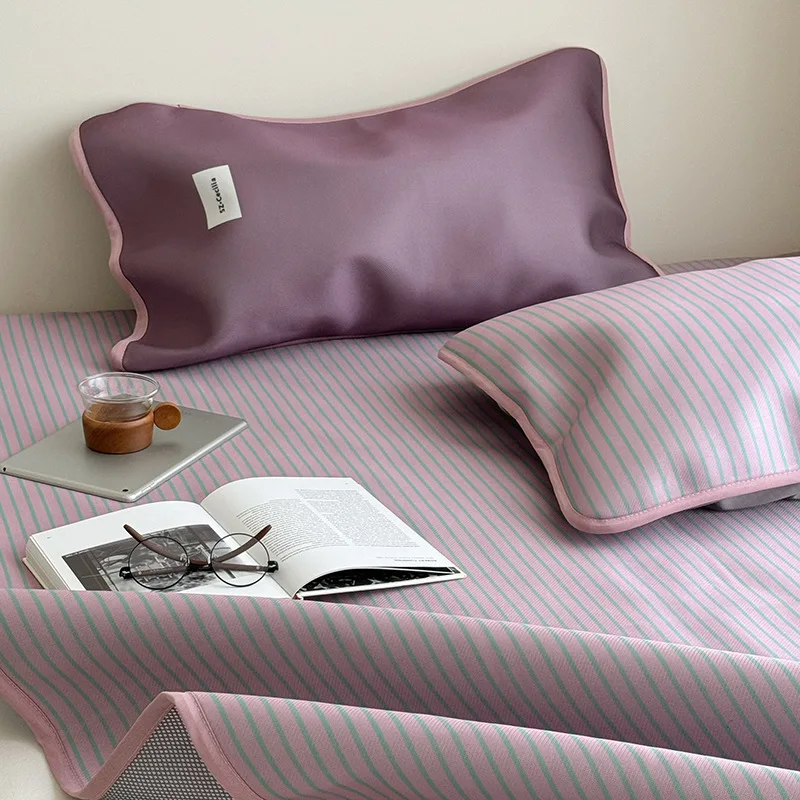 2025 summer new milk silk ice silk mat 120 * 200 two-piece set 1.5m 1.8m three-piece set, striped mat
2025 summer new milk silk ice silk mat 120 * 200 two-piece set 1.5m 1.8m three-piece set, striped mat