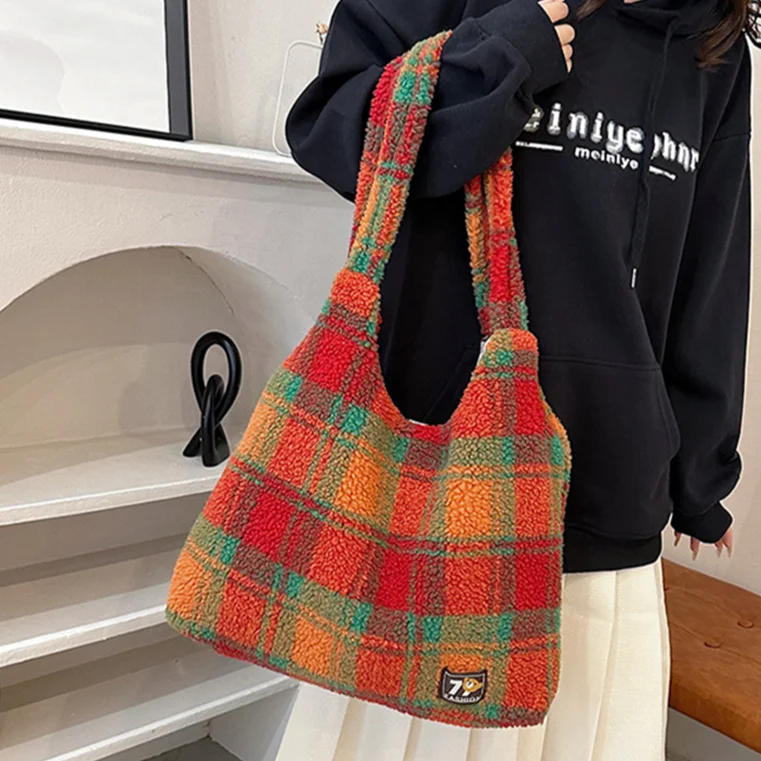 Lamb Wool Plaid Vintage Tote Handbag 2023 Retro Fluffy Women Underarm Bag Large Designer Shopping Bag Ladies Plush Shoulder Bag
Lamb Wool Plaid Vintage Tote Handbag 2023 Retro Fluffy Women Underarm Bag Large Designer Shopping Bag Ladies Plush Shoulder Bag
