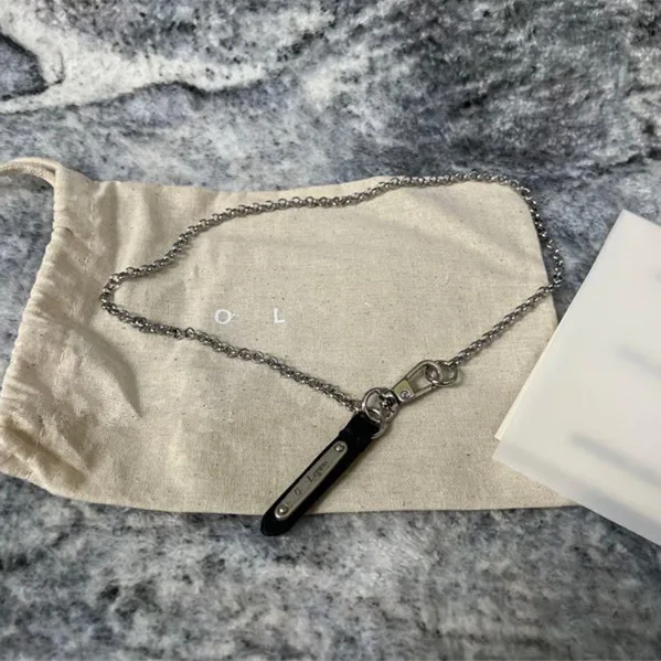 25SS Streetwear Leather Metal Letter Pendant Necklace Dual Purpose Pants Chain Accessory
25SS Streetwear Leather Metal Letter Pendant Necklace Dual Purpose Pants Chain Accessory