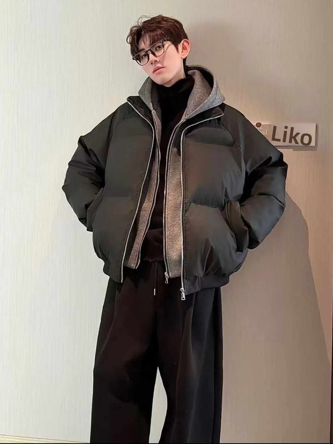 HN модное брендовое мужское трендовое хлопковое пальто из искусственной кожи с капюшоном на молнии, теплое повседневное длинное пальто све, свободное универсальное пальто
HN модное брендовое мужское трендовое хлопковое пальто из искусственной кожи с капюшоном на молнии, теплое повседневное длинное пальто све, свободное универсальное пальто