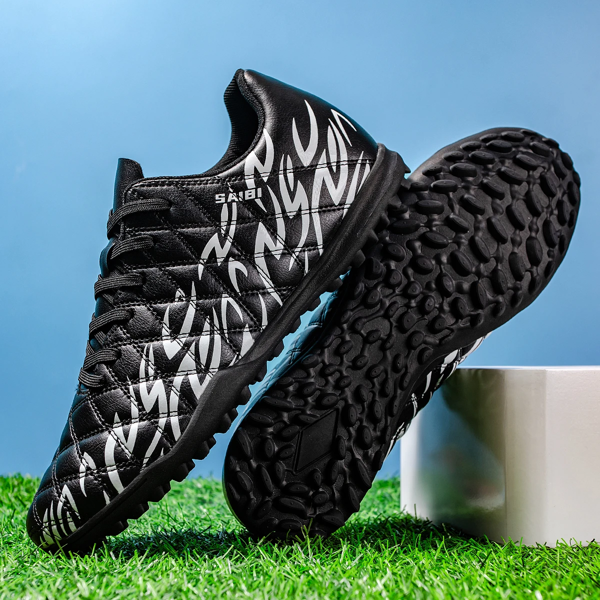 High Comfort TF Turf Football Boots Ventilated PU Fabric Rubber Wear Resistant Sole Stable Grip For All Field Trainings
High Comfort TF Turf Football Boots Ventilated PU Fabric Rubber Wear Resistant Sole Stable Grip For All Field Trainings